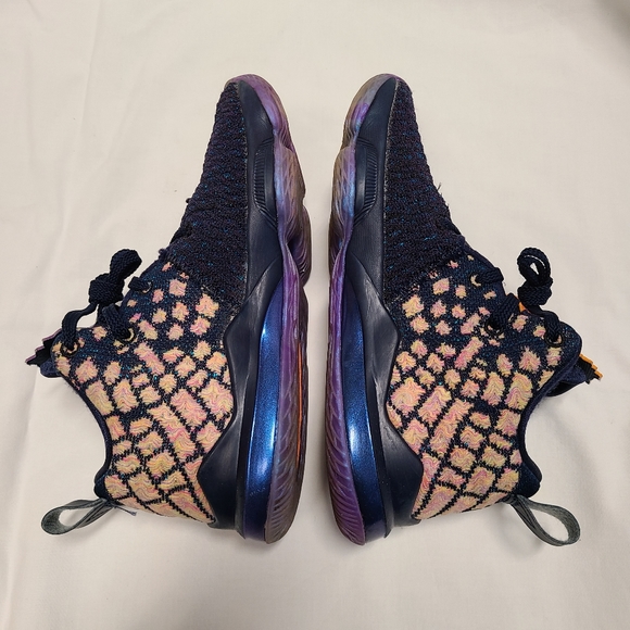 Lebron 17 Monstars ASG2020 - Picture 8 of 12